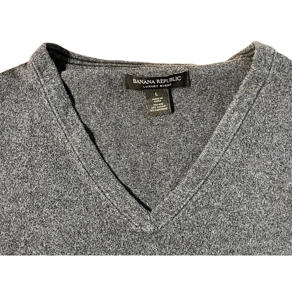 Men's Banana Republic Luxury Blend Gray Pull over sweater. Silk/Cashmere. LARGE - Picture 2 of 4
